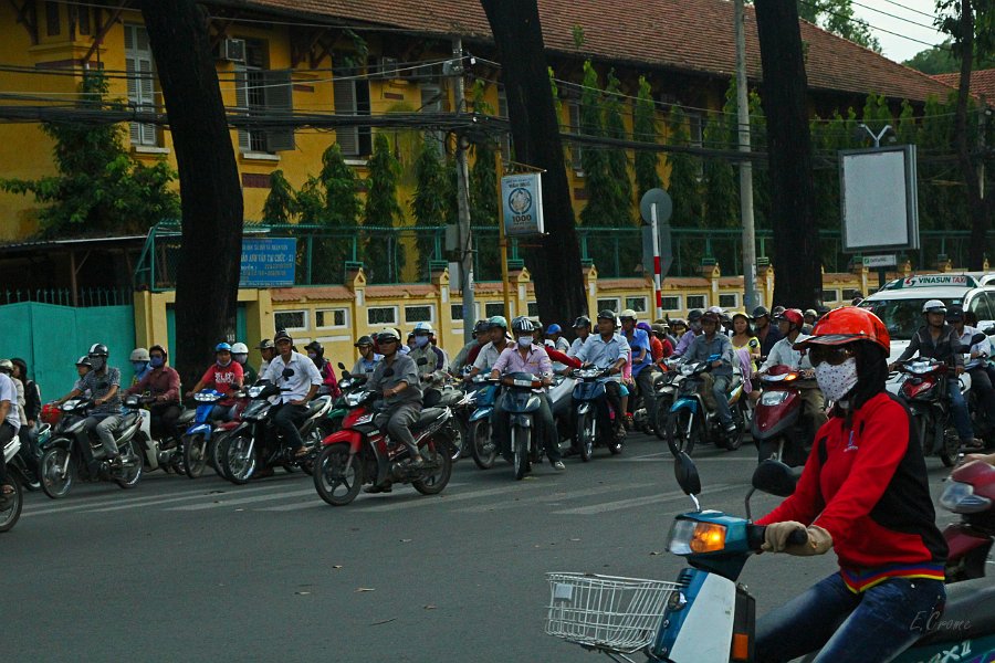 IMG_1610.JPG - zurück in Saigon im Moped-Roller Caos