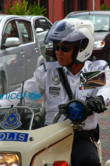 IMG_0366_400.JPG - das ist Sylvester von der Touristenpolizei in Melaka