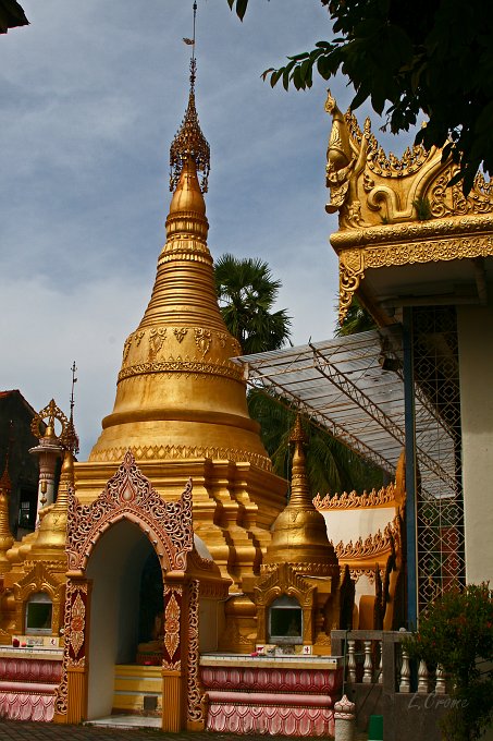 IMG_0793_400.JPG - im birmanesischen Tempel