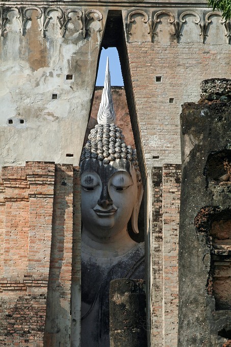 IMG_4713.jpg - Sukhothai: Blick auf den Buddha